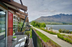 Absolute Lake Front Luxury- 2 bedroom apartment